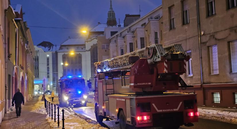 Tűz volt egy debreceni lakóházban