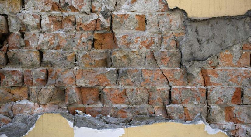 Gödöllői SZTK: Levert falak, burkolatlan padló fogadja a terhesgondozásra érkező kismamákat