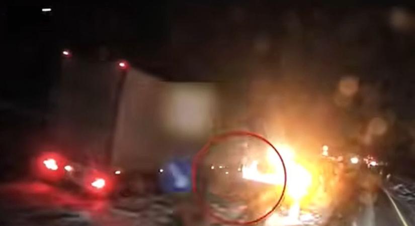 Hidegrázó fedélzeti felvétel az M1-esről, mindent tarolt a kamion