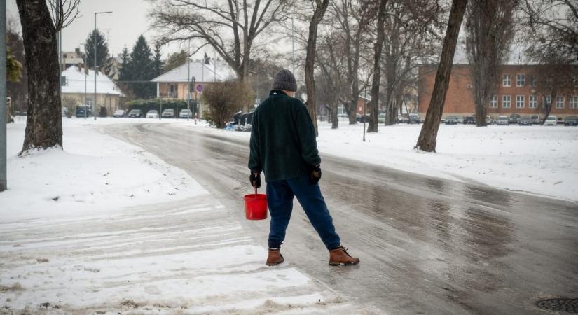 Két megyére adtak ki riasztást ónos eső miatt szerda hajnalban