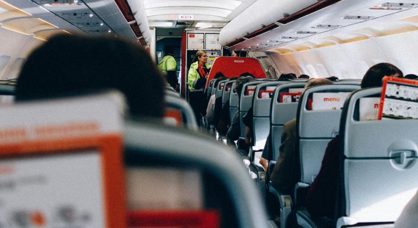 Horror a reptéren: halott feleségéve próbált felszállni a repülőgépre egy férfi