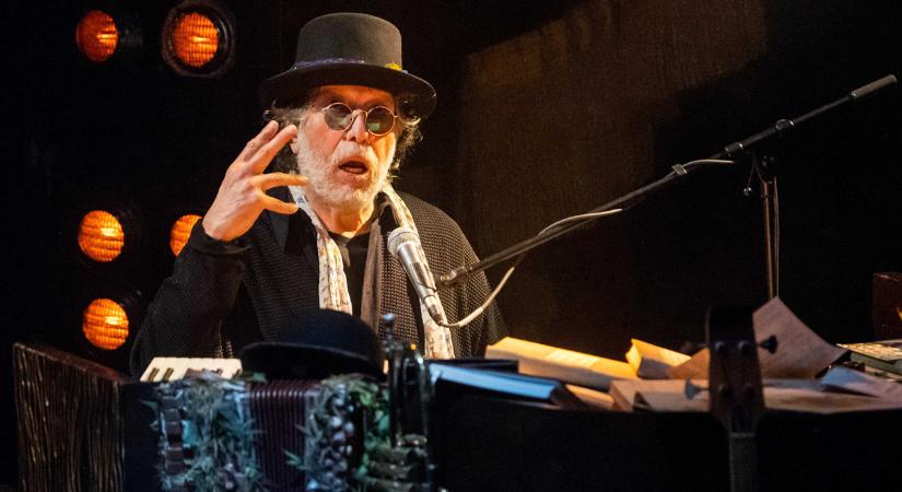 Óriásit ment a Facebookon Presser Gábor friss fotója