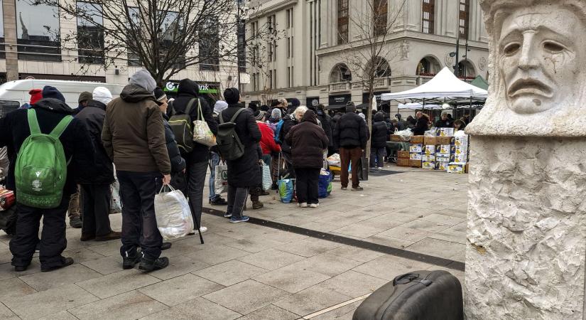 Nemcsak négyezer forintos tejeskávéért állnak sorba a Blahánál