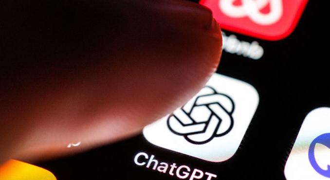 ChatGPT az iskolapadban: puskázásra vagy tanuláshoz használják a diákok?