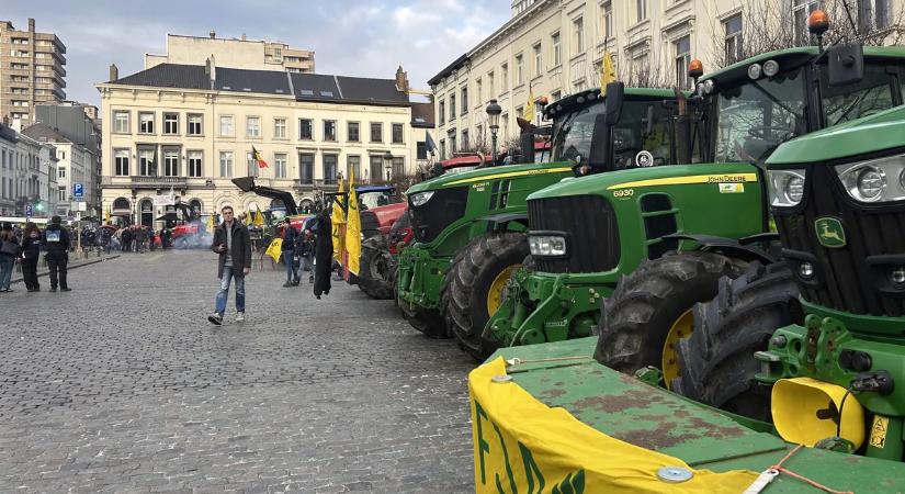 Mercosur-megállapodás: 350 traktor vonult be kedden Párizsba, folytatódnak a gazdatüntetések