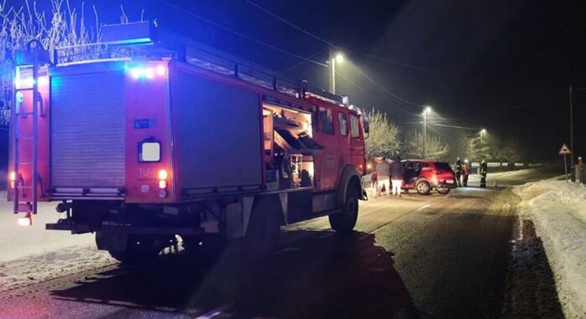 Súlyos balesetek az utakon: folytatódik a csúszós rémálom