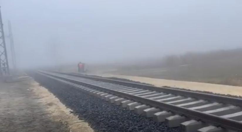 Mészáros Lőrinc 20 milliárdért épít 5 kilométernyi vasutat az iváncsai akkugyárhoz