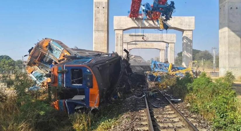 22 halálos áldozat, daru zuhant egy személyvonatra Thaiföldön – videó
