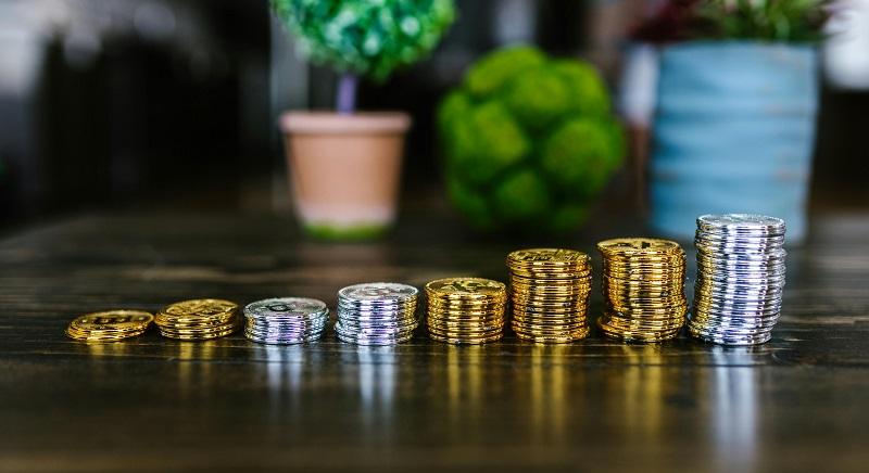 Közvitán az újabb költségcsökkentés: A helyi adók növelésével, létszámcsökkentéssel spórol az állam