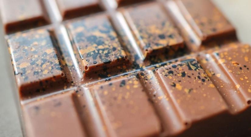 A táblacsokik egyre csak zsugorodnak, kidobott fenyőfák hevernek az utcán városszerte