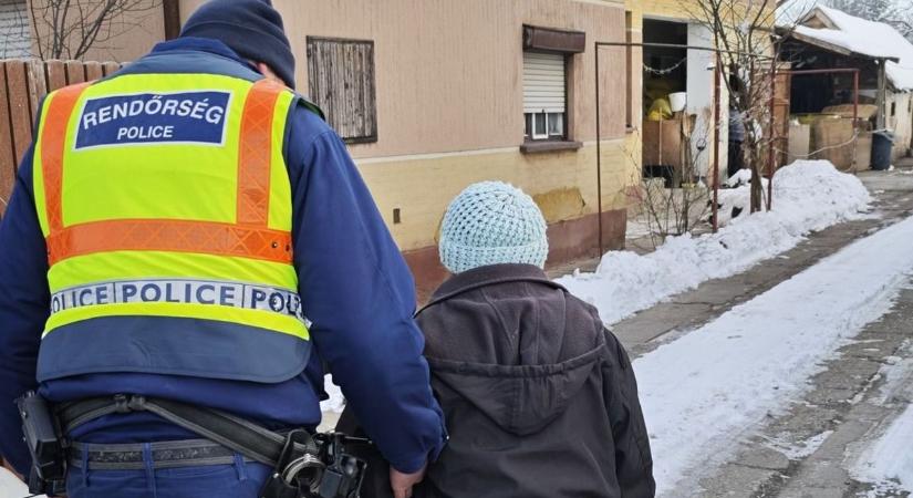 Volt, ahol a rendőr jelentette az еgyetlen segítséget, fotókon a pillanatok – videóval