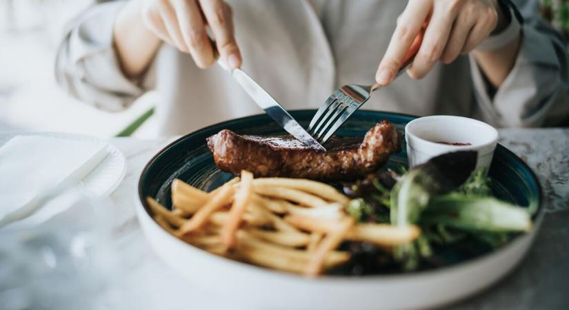 Nap mint nap esszük, pedig tönkreteheti a bélrendszert – ezek a húsok a legártalmasabbak