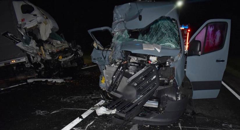 Román sofőr okozott súlyos baleset Berettyóújfalunál