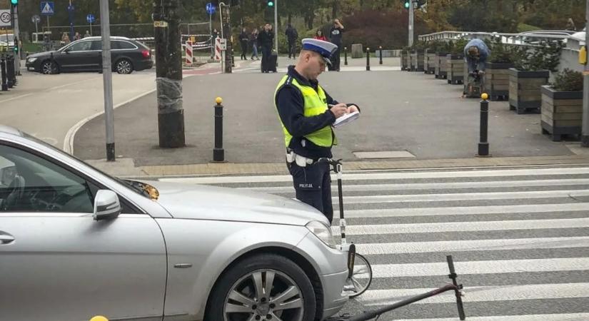 Súlyos baleset a zebrán: videón, ahogy elütnek egy tinédzsert