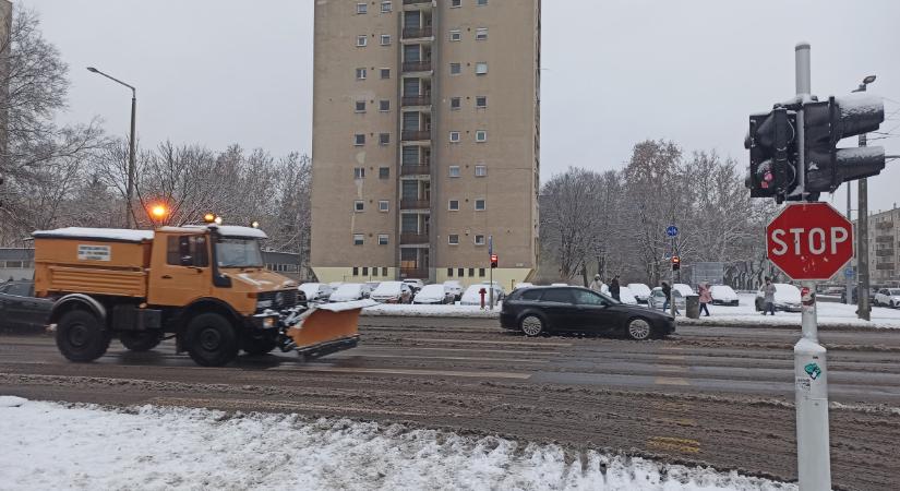 Összehangolt síktalanítás és hóeltakarítás zajlik Debrecen útjain