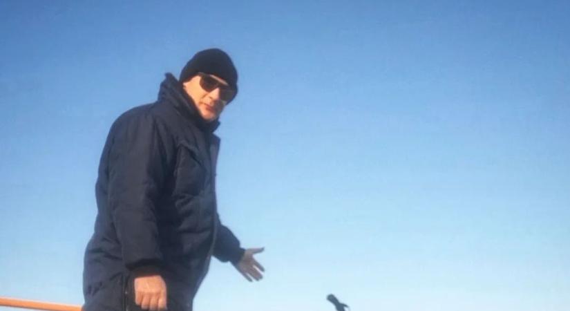 Életveszélyes mutatvány vagy puszta őrültség? Megállt az ész, amit a TikTok influenszer művel a hóban