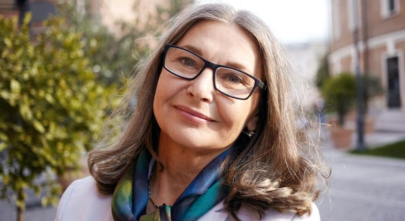 Nők kedvezményes nyugdíja 2026: Megéri azonnal igényelni? Ezzel a trükkel 18,5%-kal több maradhat a zsebben