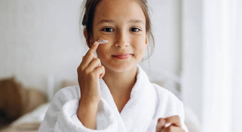Kamasz bőrápolás: mely összetevőket érdemes kerülni – és mi az, ami tényleg kíméletes a fiatal bőrnek?