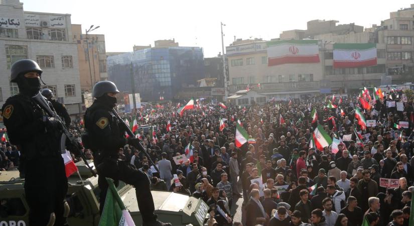 „Ha késlekedünk, nem lesz ugyanaz a hatás” – gyorsított eljárásokat és kivégzéseket szorgalmaz az iráni legfelsőbb bíróság elnöke a tüntetőkkel szemben