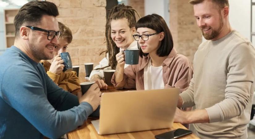 Munkahelyi témák, amikből botrány lehet: mit mond a HR, miről beszél mindenki valójában, és hol a határ, amit nem érdemes átlépni?