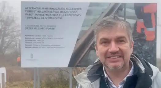 Húszmilliárdos vasutat épít Mészár Lőrinc az iváncsai akkumulátorgyárhoz