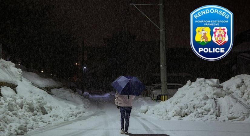 Hajnali 4-kor sétálgatott az utcán egy kislány Esztergomban – A rendőrök helyezték biztonságba