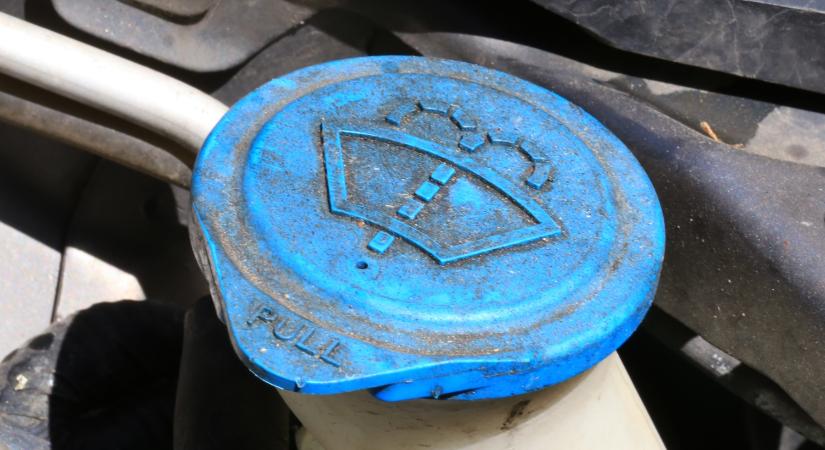 A csapvíz káros lehet, ha ablakmosó helyett töltjük