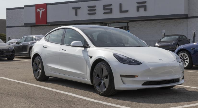 Nagy változás jön a Teslánál!