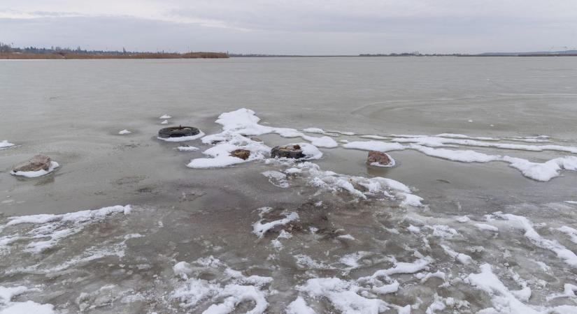 Hólepel és jégpáncél a Velenceit-tavon - ez most a helyzet