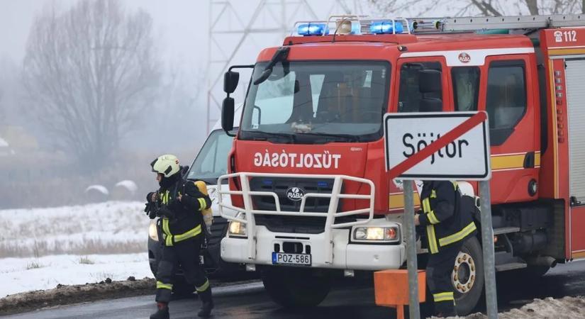 Képeken az irodaházban tomboló tűz megfékezése