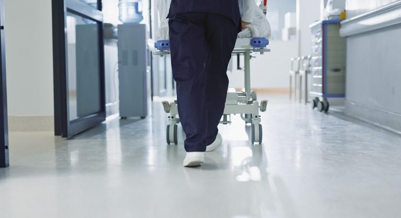 Az HBO Max világsikerű kórházas sorozata visszahozza a valódi televíziózás élményét