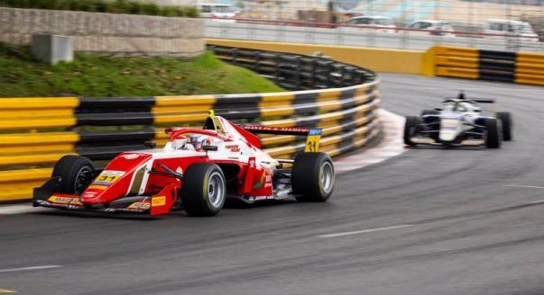 Összeomlik az F1 fő pilótanevelője?