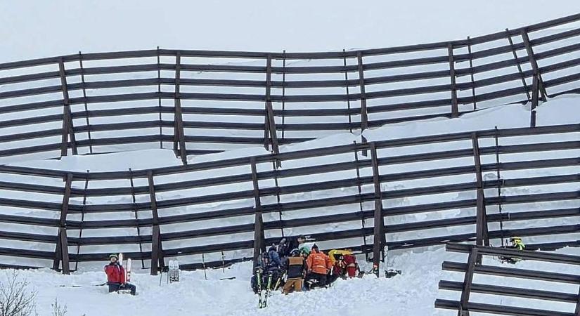 Lavina sodort el egy 13 éves fiút az egyik osztrák sípályán - fotó