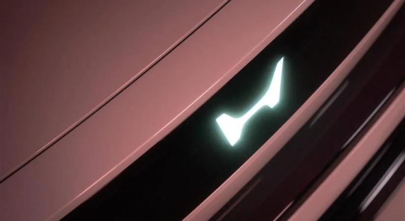 Lecseréli logóját a legendás autómárka