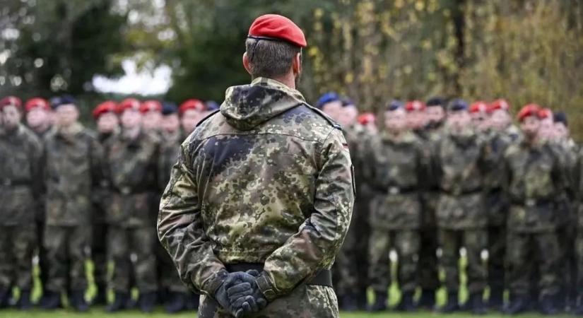 Brüsszel hadsereget építene, Magyarország nemet mond