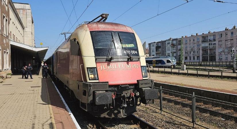 Tragédia: embert gázolt a vonat a Budapest – Pécs vasútvonalon