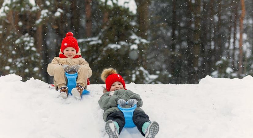 Csigolyatörés és súlyos sérülések: egyre több gyereket ér szánkóbaleset