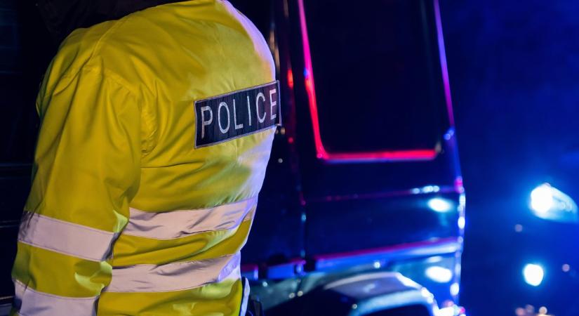 Egy rossz féklámpa és egy jó megérzés – így bukott le két körözött férfi az 54-es főúton