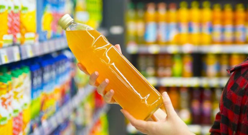 Átverték a magyar vevőket egy közkedvelt gyümölcslével: 30 százalékban másból készült