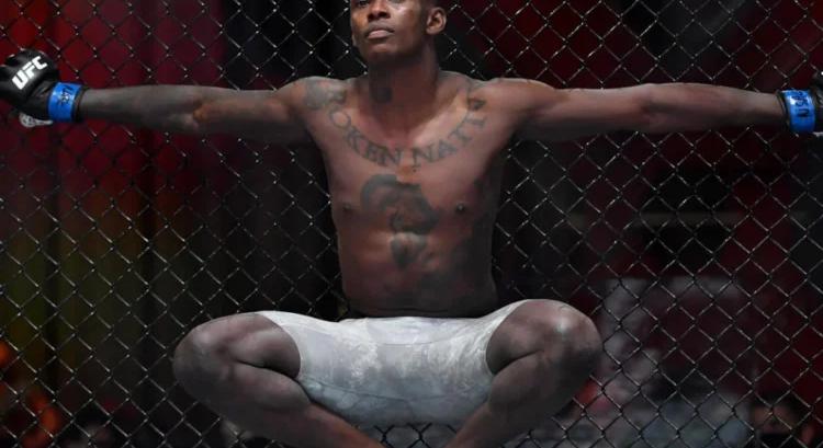 Israel Adesanya főmeccset vív a UFC Seattle gálán egy feltörekvő KO-specialista ellen!
