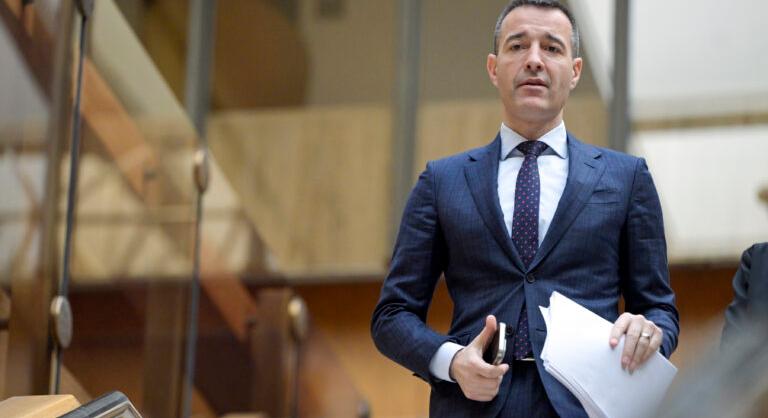 Memorandumot írtak alá az iskolahálózat optimalizálásáról: Drucker azt ígéri, nem „az íróasztal mellől” döntenek