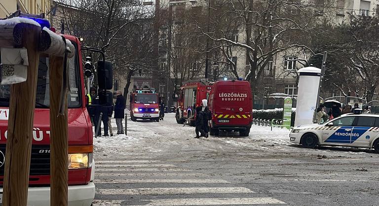 Lángok csaptak fel a Budapesti Fazekas Mihály Gimnáziumban, kiürítették az épületet