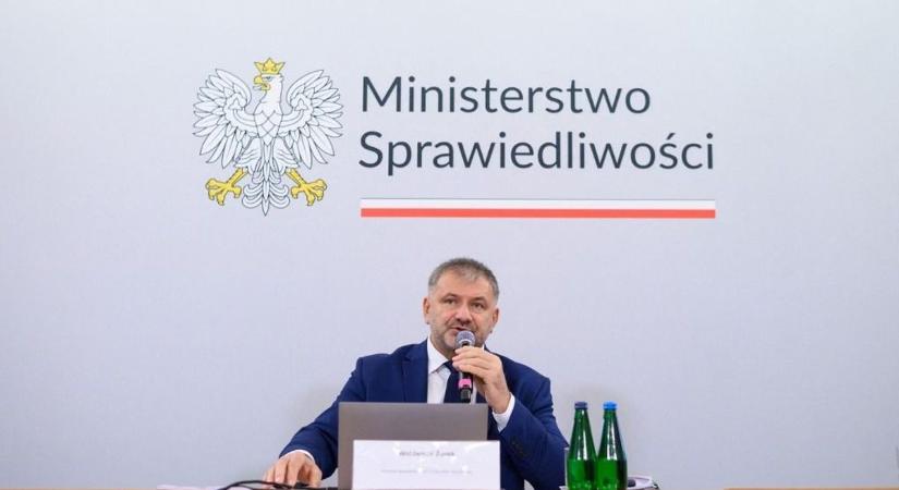 A lengyel miniszter páros lábbal rúgott Magyarországba – a legócskább brüsszeli készletet vette elő