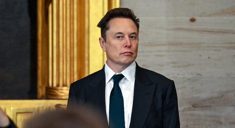 Ultimátumot kapott Elon Musk, kiakadt a brit miniszterelnök