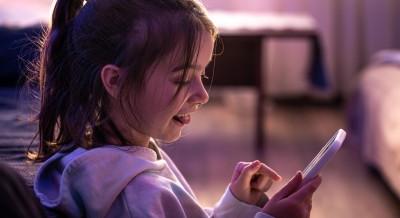 Digitális generáció: mikor lesz az első mobil a gyerek kezében?