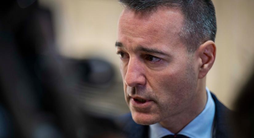 Aláírták a memorandumot, amely átmeneti megoldást kínál a nemzetiségi kisiskolák finanszírozására