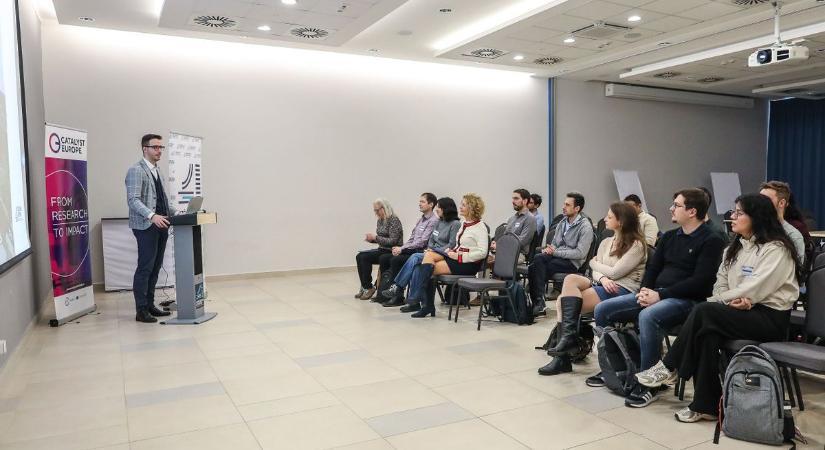 12 fiatal kutató keresi az új orvostechnológiai innovációkat a Széchenyi István Egyetemen - fotók