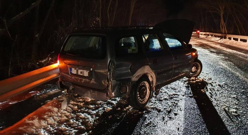 Ónos eső nehezítette a közlekedést a vármegyében, rengeteg riasztást kaptak a tűzoltók