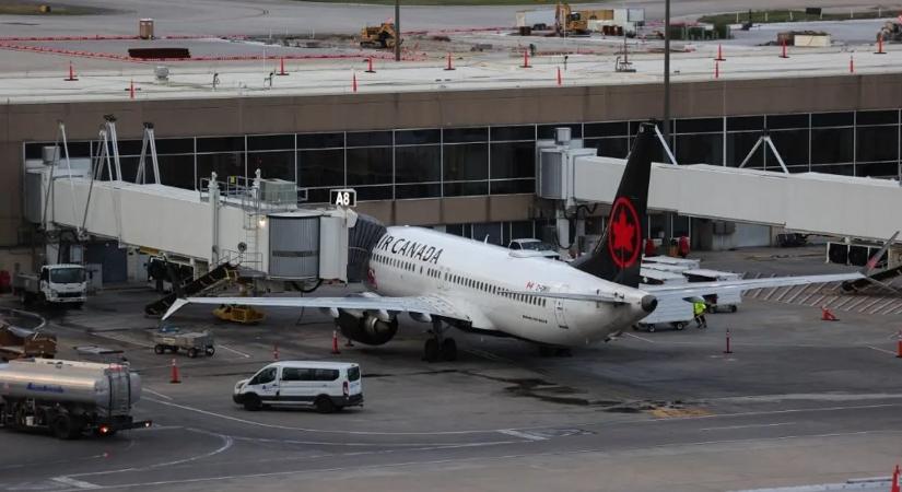 Sikolyok hallatszottak a repülőgép rakteréből, azonnal leállították az indulást