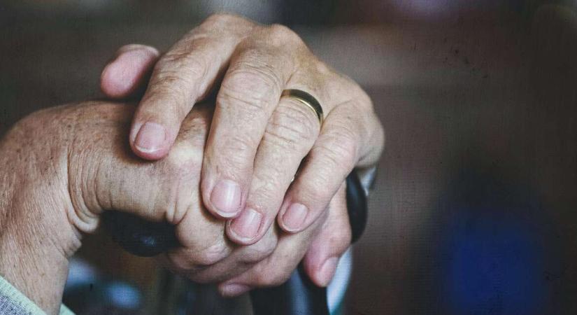 „Az akciós újság lett a Bibliánk” – Rosszabbul élnek a nyugdíjasok egy friss jelentés szerint, mint gondolnánk